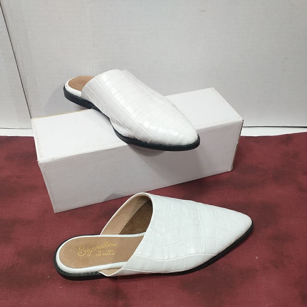 Seychelles Womens Mule Flat Shoes White Leather Slip On Size 6